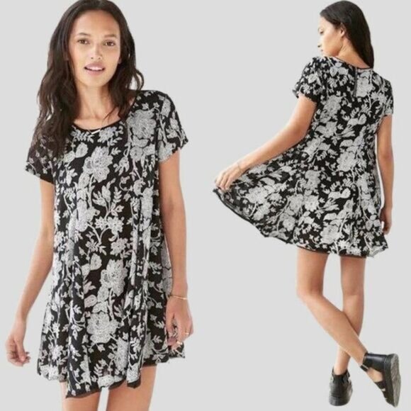 SILENCE + NOISE UO Floral Mini Dress Flowy Lightweight B&W Sz M - Picture 1 of 14